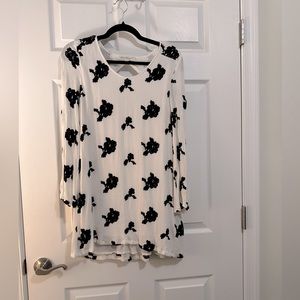 Blue Streak 2 white / black blouse.